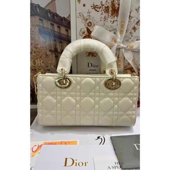 New in Box DIOR VIP Beaute Makeup Cream Quilted with silver Hardware - Picture 5 of 7